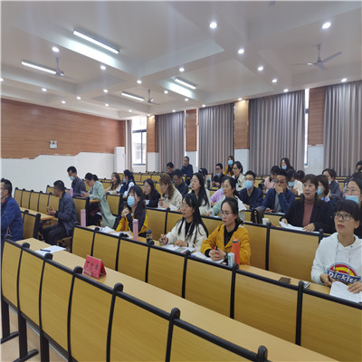 新站区中考备考研讨会 (5).jpg