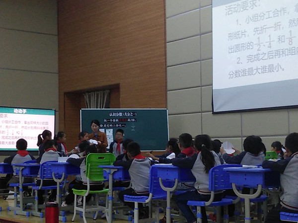 何老师授课中_副本.jpg