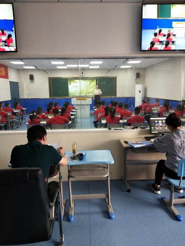 节是多少的深V的.jpg